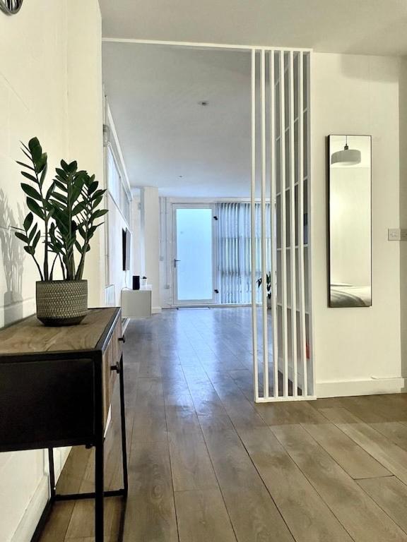 Spacious Industrial Style Apartment Londres Extérieur photo